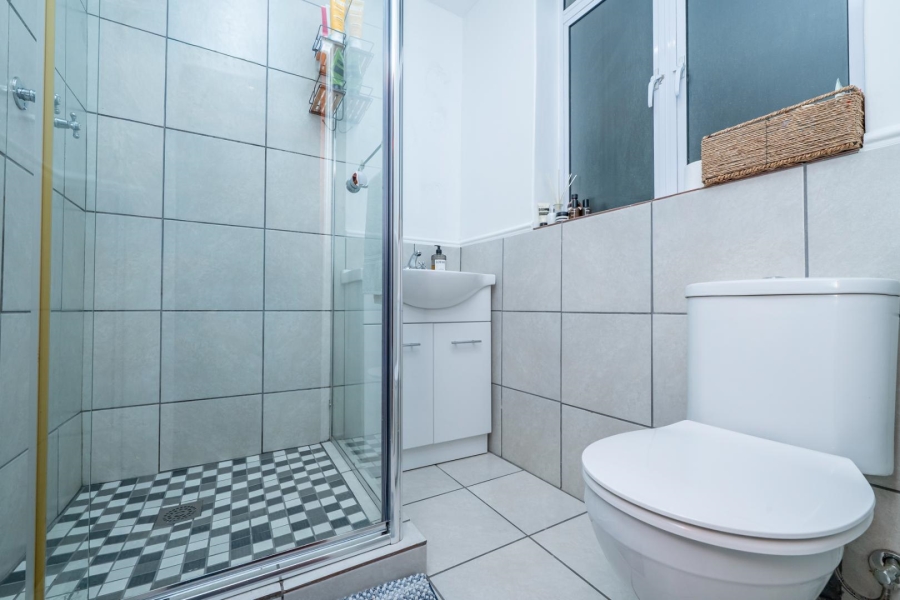 To Let 1 Bedroom Property for Rent in Fresnaye Western Cape
